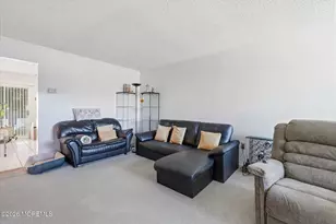 8 Stuart Dr, Freehold, NJ 07728 - Photo 4