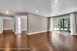131 Wellington Ct, Manalapan Township, NJ 07726 - Photo 2