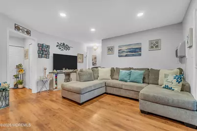 42 Manchester Court, Red Bank, NJ 07701 - Photo 8
