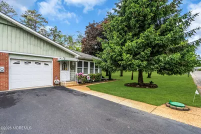 56 B Yorktowne Parkway, Whiting, NJ 08759 - Photo 4