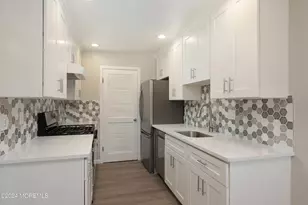 2 Elizabeth Ct, Tinton Falls, NJ 07724 - Photo 2