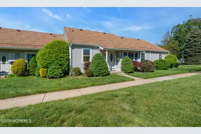 43 Piazza Correale #E, Freehold, NJ 07728 - Photo 2