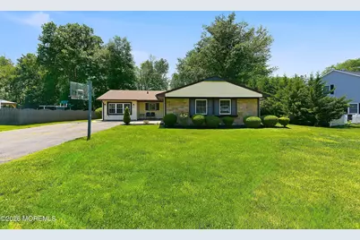 28 Maxwell Lane, Manalapan Township, NJ 07726 - Photo 2