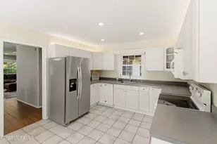 28 Maxwell Ln, Manalapan Township, NJ 07726 - Photo 12
