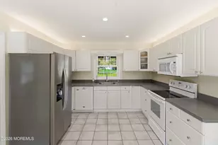 28 Maxwell Ln, Manalapan Township, NJ 07726 - Photo 10