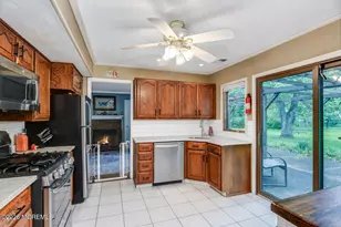 32 Ethan Allen Rd, Freehold, NJ 07728 - Photo 10