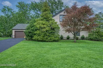 32 Ethan Allen Road, Freehold, NJ 07728 - Photo 2