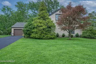 32 Ethan Allen Rd, Freehold, NJ 07728 - Photo 2