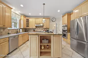 109 Janwich Dr, Morganville, NJ 07751 - Photo 8