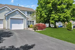 4 Aspen Ln, Freehold, NJ 07728 - Photo 4