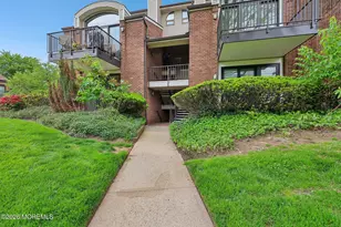 1 Peabody Ct, Teaneck Township, NJ 07666 - Photo 2