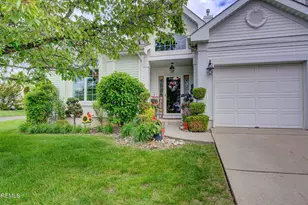 1 Kingston Ct, Monroe Township, NJ 08831 - Photo 2