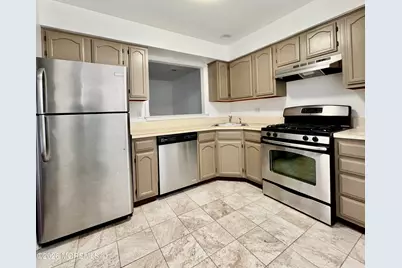 407 Hampton Court, Manalapan Township, NJ 07726 - Photo 2