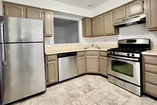 407 Hampton Ct, Manalapan Township, NJ 07726 - Photo 2