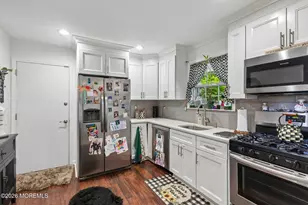 81 Farnworth Close, Freehold, NJ 07728 - Photo 6