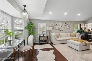 81 Farnworth Close, Freehold, NJ 07728 - Photo 4