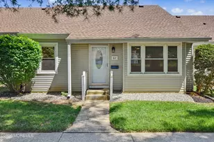 6 Plz de Las Flores, Freehold, NJ 07728 - Photo 2