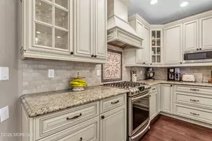 135 Woodcliff Blvd, Morganville, NJ 07751 - Photo 8
