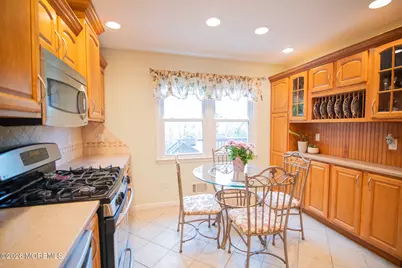 10 Carriage Lane, Englishtown, NJ 07726 - Photo 4