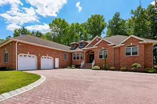 3 Kristin Ct, Manalapan Township, NJ 07726 - Photo 2