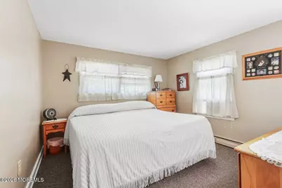 8 N Chestnut Street N, Hazlet Township, NJ 07730 - Photo 10