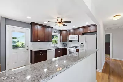 575 Garfield Avenue, Belford, NJ 07718 - Photo 10
