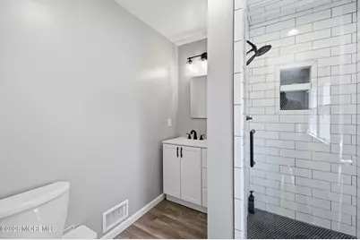 575 Garfield Avenue, Belford, NJ 07718 - Photo 16