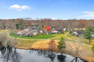 588A Lake Point Dr, Lakewood, NJ 08701 - Photo 8