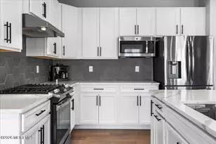 7 Patriot St, Farmingdale, NJ 07727 - Photo 14