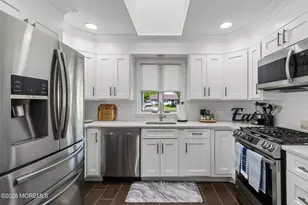 210 Deerfield Ln, Aberdeen Township, NJ 07747 - Photo 2