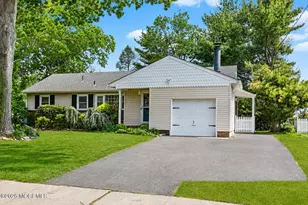 90 Oak Hill Dr, Toms River Township, NJ 08753 - Photo 2