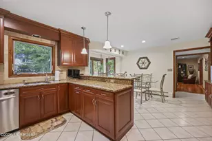 42 Saupe Dr, Manalapan Township, NJ 07726 - Photo 16