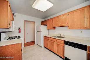 308 Balsam Ct, Howell Township, NJ 07731 - Photo 10