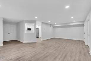 386 Hampton Pl, Morganville, NJ 07751 - Photo 8