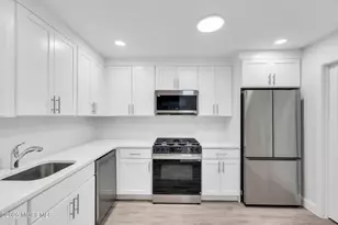 386 Hampton Pl, Morganville, NJ 07751 - Photo 10