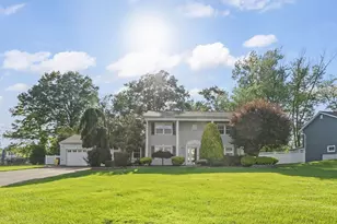 12 Whitman Blvd, Manalapan Township, NJ 07726 - Photo 2