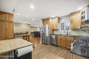 12 Whitman Blvd, Manalapan Township, NJ 07726 - Photo 18