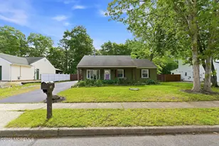 26 Ravenwood Blvd, Barnegat, NJ 08005 - Photo 2