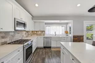 22 Ethan Allen Rd, Freehold, NJ 07728 - Photo 12