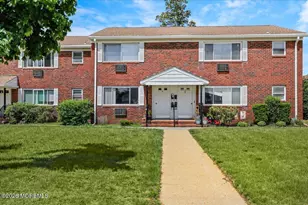 37 Laurel Pl, Eatontown, NJ 07724 - Photo 1