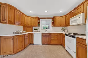 117 Idolstone Ln, Matawan, NJ 07747 - Photo 16
