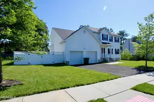 7 Victoria Ln, Neptune Township, NJ 07753 - Photo 2