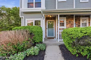 53 Horseshoe Ct, Tinton Falls, NJ 07753 - Photo 2