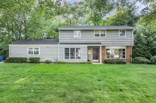 7 Heather Ln, Middletown, NJ 07748 - Photo 2