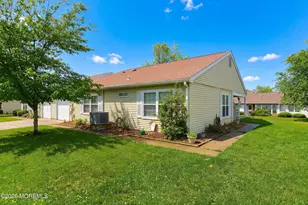 910A Liverpool Cir, Manchester Township, NJ 08759 - Photo 6