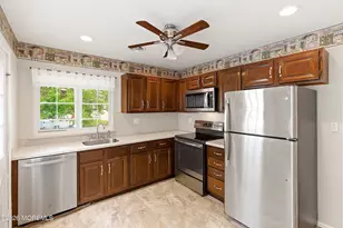 910A Liverpool Cir, Manchester Township, NJ 08759 - Photo 10