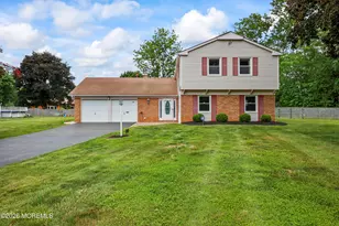 21 Forge Ct, Freehold, NJ 07728 - Photo 2