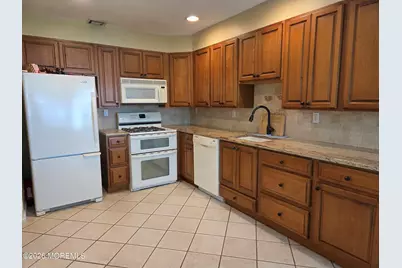 7 Horseshoe Court, Tinton Falls, NJ 07753 - Photo 6
