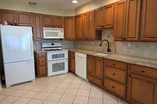 7 Horseshoe Ct, Tinton Falls, NJ 07753 - Photo 6