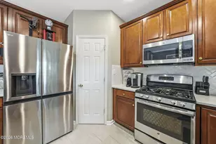 239 Chickadee Ct, Freehold, NJ 07728 - Photo 10